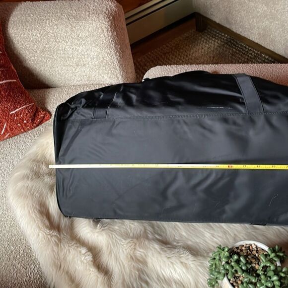 Like new black GAP duffel bag and travel toiletry travel bag - Picture 7 of 16